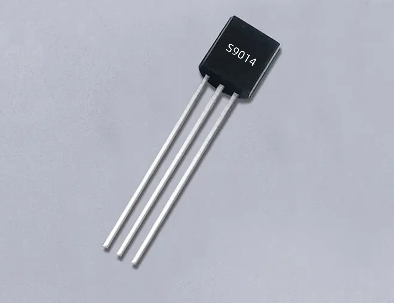 50ШТ транзисторов с прямой вставкой TO92 S9014 с прямой вставкой NPN типа