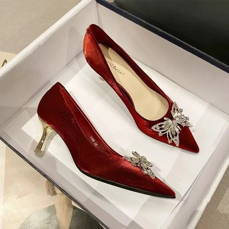 Женщины на красных каблуках 2024 Новые роскошные свадебные туфли со стразами, сексуальные женские туфли-лодочки на тонком каблуке, удобные модельные туфли на среднем каблуке