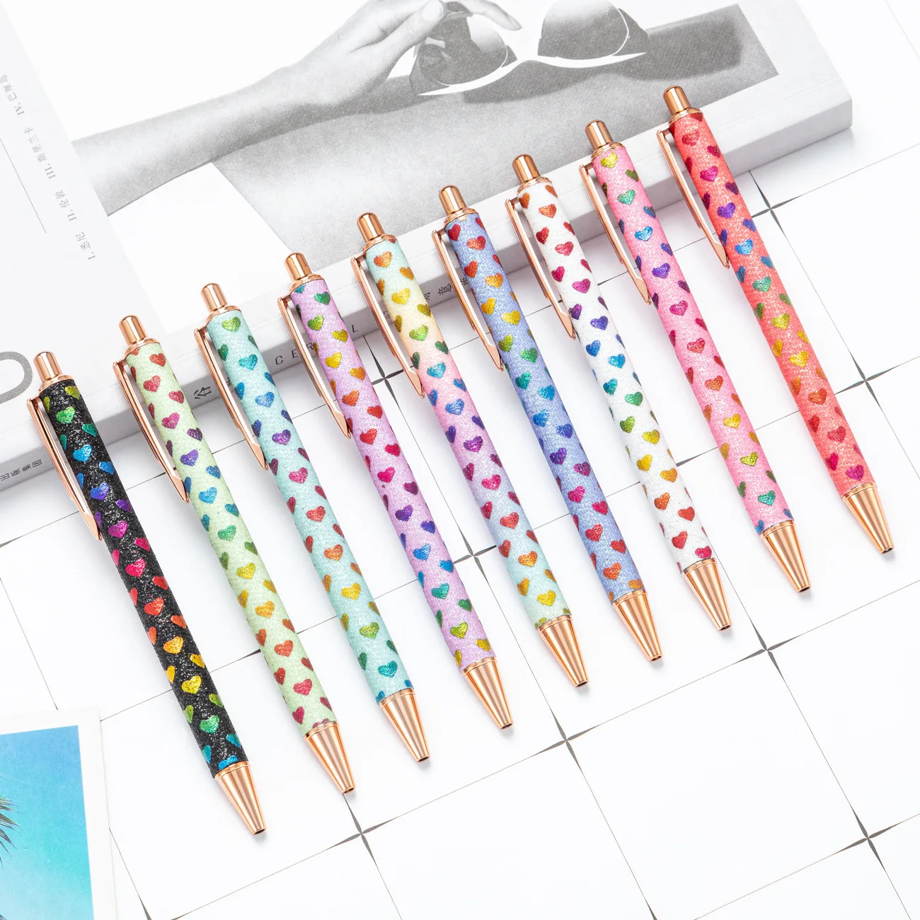Модные ручки для женщин Pretty Cute Блестящие шариковые ручки с металлическим корпусом, убирающиеся для письма черными чернилами Средней консистенции 1,0 мм
