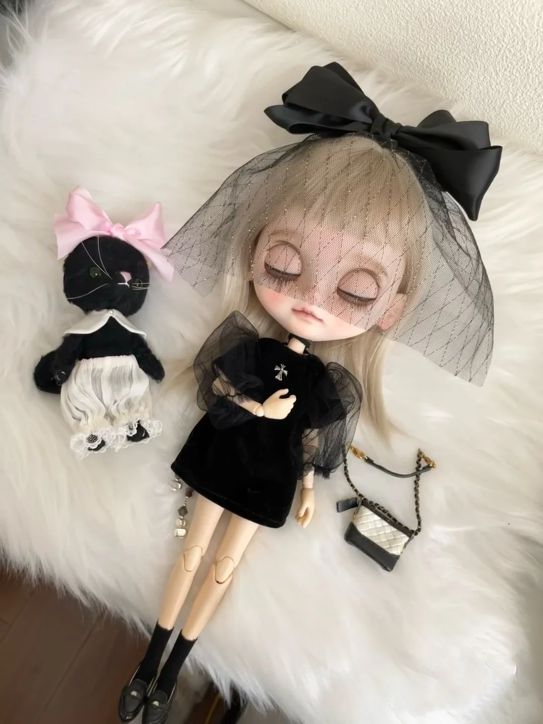 Одежда куклы Blythe подходит для куклы 1/6 размера OB24, новый черный головной убор с бантом + черная газовая юбка с рукавами, новый комплект из двух предметов для женщин Изображение 0 