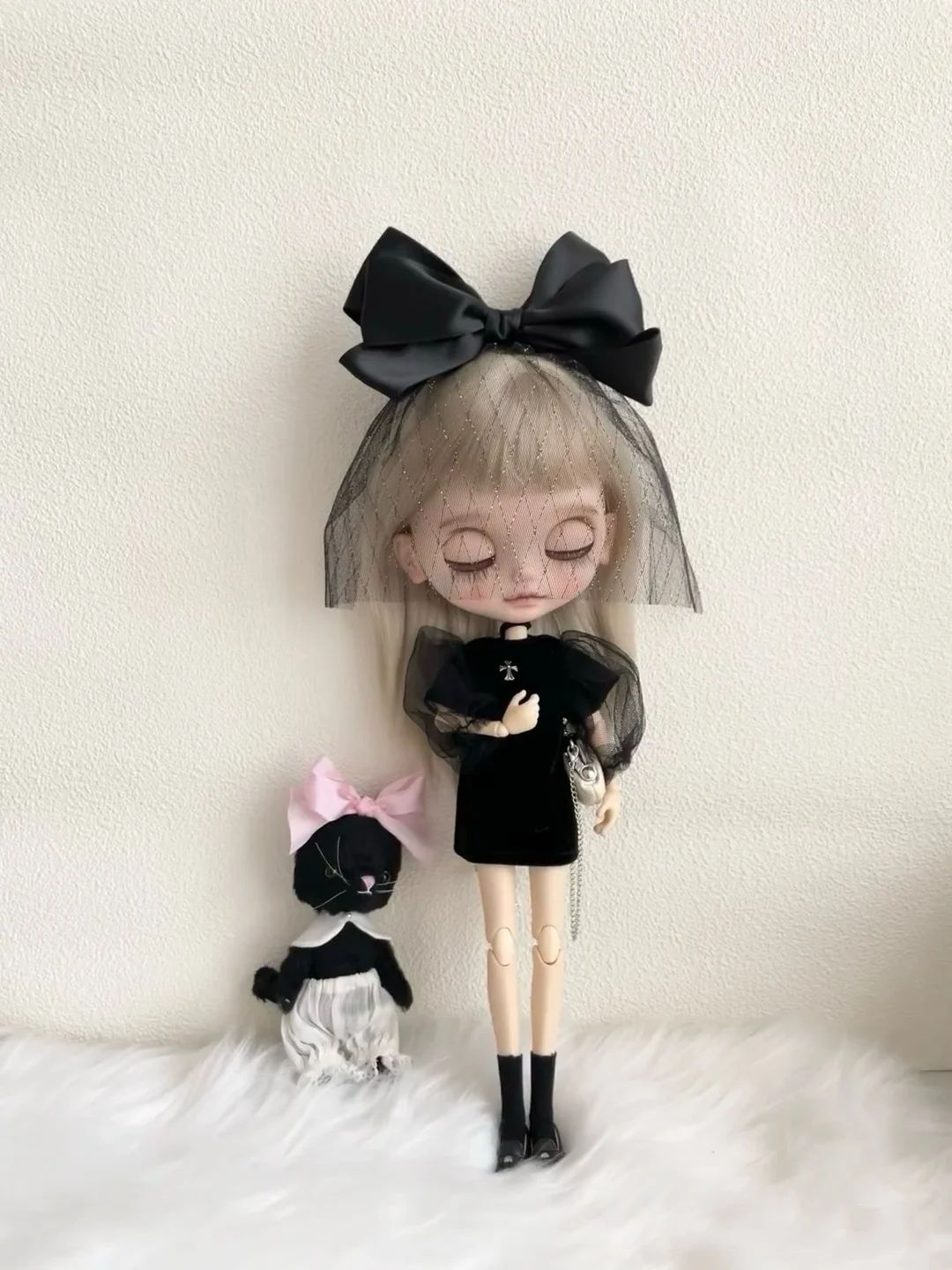 Одежда куклы Blythe подходит для куклы 1/6 размера OB24, новый черный головной убор с бантом + черная газовая юбка с рукавами, новый комплект из двух предметов для женщин Изображение 1 