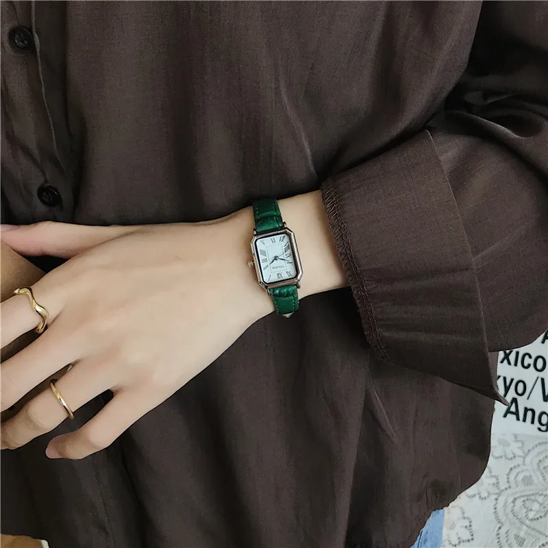 Ретро-часы Классический повседневный кварцевый циферблат Кожаный ремешок Прямоугольные часы Модные наручные часы для женщин
