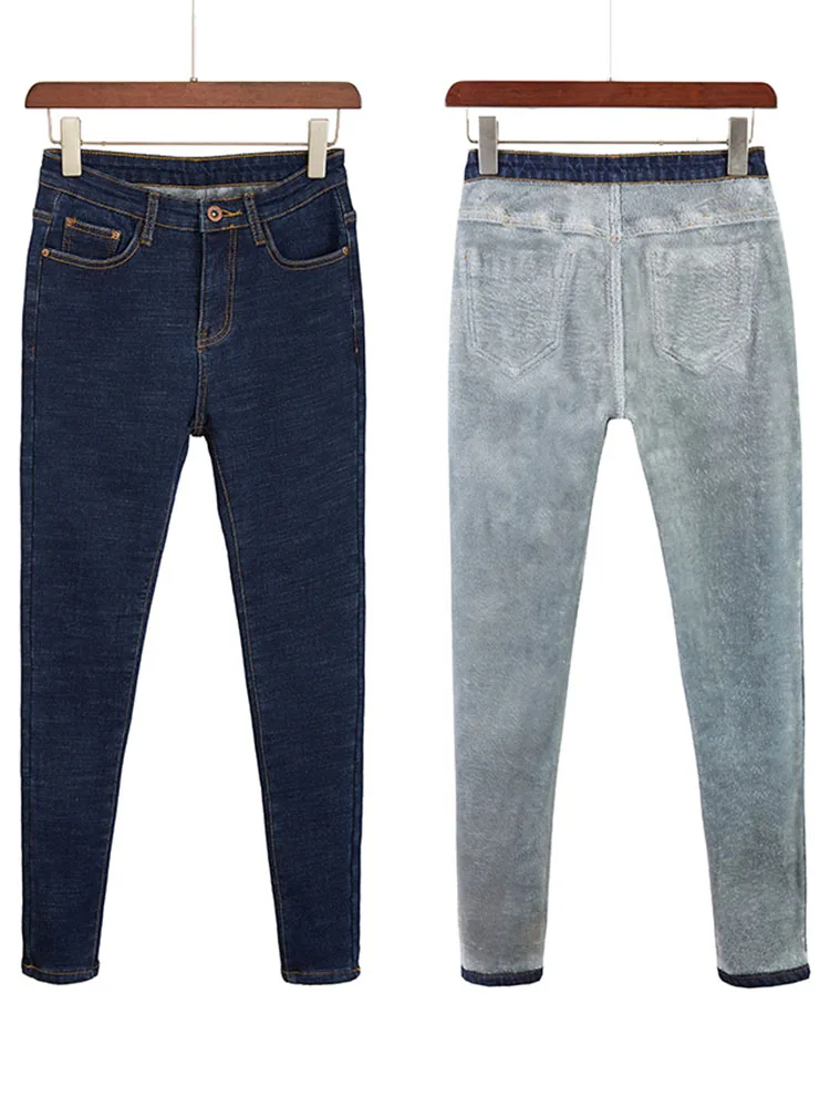 Утепленные и плюшевые джинсы для женщин зимой 2023 года, новые эластичные обтягивающие брюки с высокой талией и маленькими ножками, с бархатом снаружи Изображение 2 