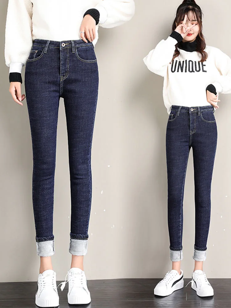 Утепленные и плюшевые джинсы для женщин зимой 2023 года, новые эластичные обтягивающие брюки с высокой талией и маленькими ножками, с бархатом снаружи Изображение 5 